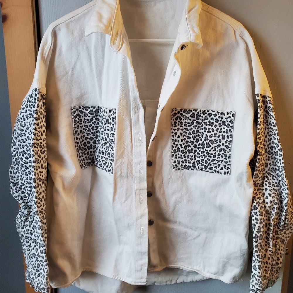 Womens medium Leopard jean Jacket
